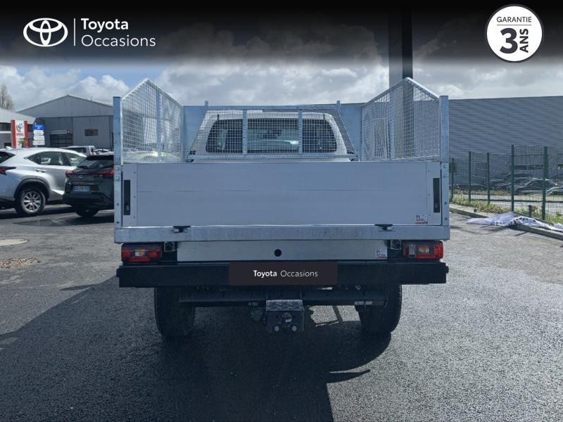 Photo 4 de l'offre de TOYOTA Hilux 2.4 D-4D Simple Cabine LeCap 2WD RC21 à 37980€ chez Toyota Professionnal Brest