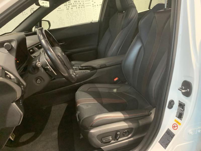 Photo 13 de l'offre de LEXUS UX 250h 2WD F SPORT Executive à 33700€ chez Audace automobiles - Lexus Lorient