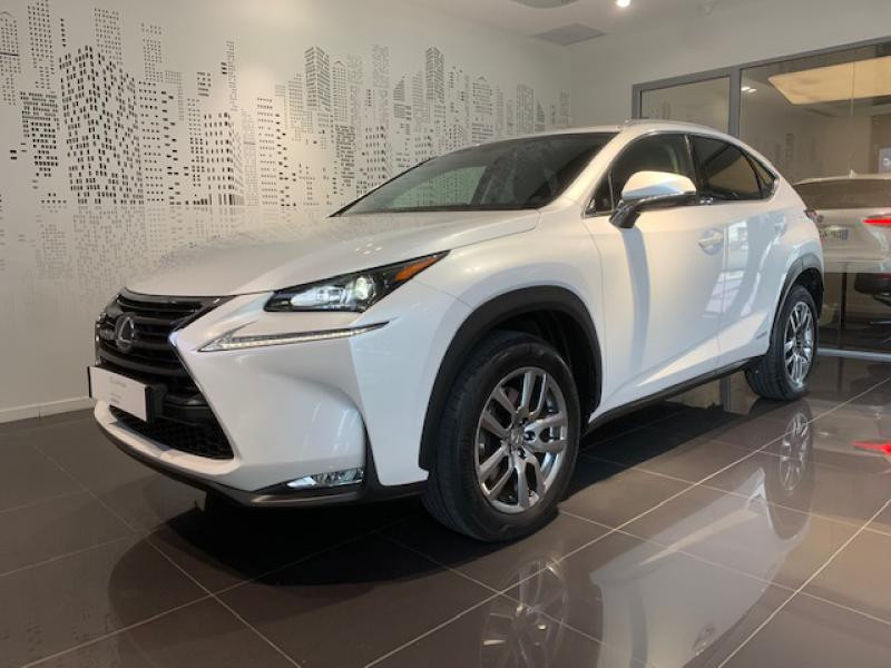 Lexus NX 300h 4WD Pack Business Hybride Blanc Arctique Occasion à vendre