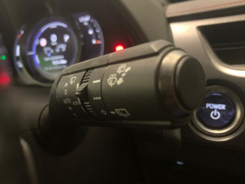 Photo 36 de l'offre de LEXUS UX 250h 2WD F SPORT Executive à 33700€ chez Audace automobiles - Lexus Lorient