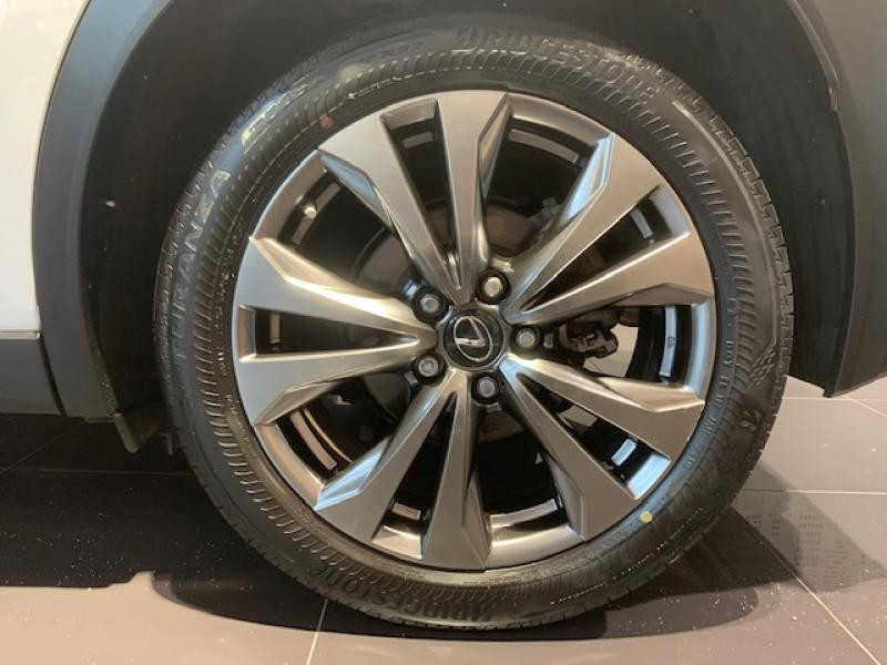 Photo 10 de l'offre de LEXUS UX 250h 2WD F SPORT Executive à 33700€ chez Audace automobiles - Lexus Lorient