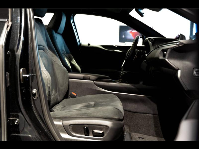 Photo 14 de l'offre de LEXUS UX 300e Pack à 34900€ chez Audace automobiles - Lexus Lorient