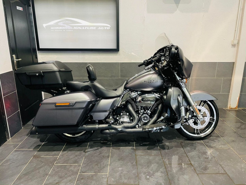 Photo 1 de l'offre de HARLEY-DAVIDSON STREET GLIDE STREET GLIDE SPECIAL 1745 COULEUR ABS 2017 à 19990€ chez Signature auto