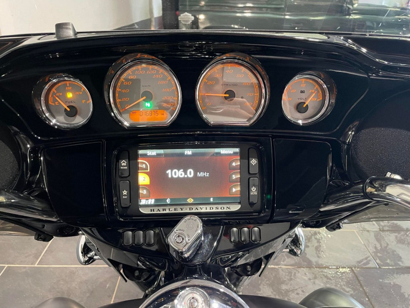 Photo 11 de l'offre de HARLEY-DAVIDSON STREET GLIDE STREET GLIDE SPECIAL 1745 COULEUR ABS 2017 à 19990€ chez Signature auto