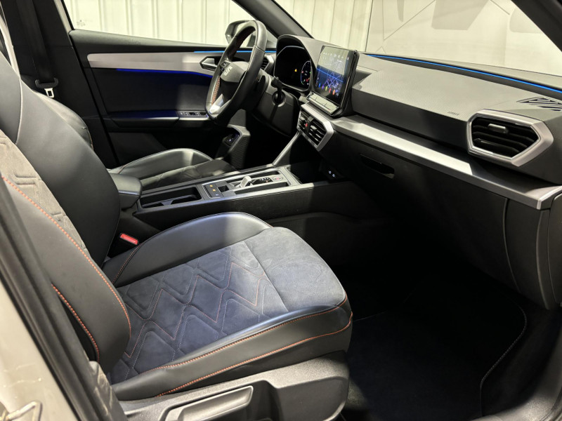 Photo 13 de l'offre de SEAT LEON e-Hybrid 204 ch DSG6 FR + Toit Ouvrant à 23990€ chez VL Auto