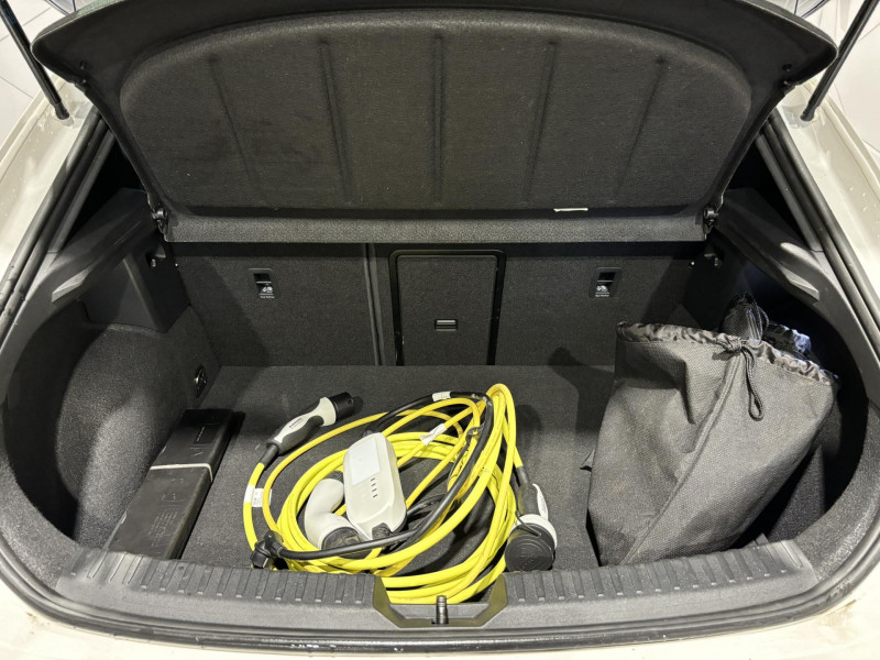 Photo 15 de l'offre de SEAT LEON e-Hybrid 204 ch DSG6 FR + Toit Ouvrant à 23990€ chez VL Auto