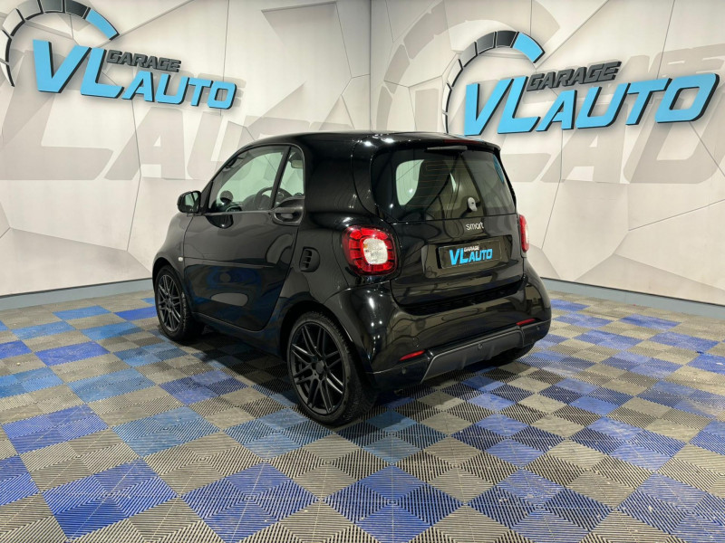 Photo 3 de l'offre de SMART FORTWO 0.9 90 ch S&S BA6 Brabus Style + Toit Panoramique à 13490€ chez VL Auto