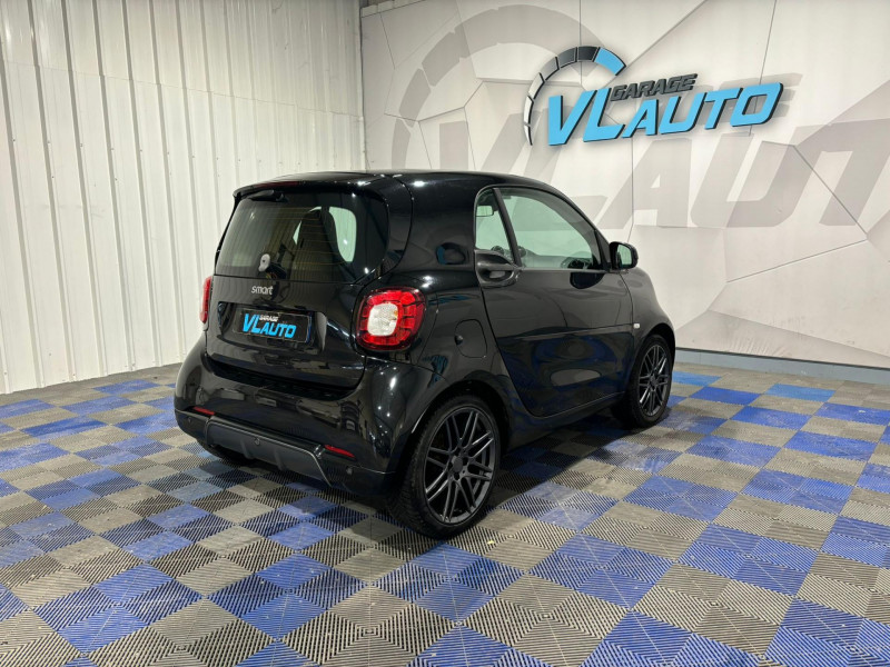 Photo 5 de l'offre de SMART FORTWO 0.9 90 ch S&S BA6 Brabus Style + Toit Panoramique à 13490€ chez VL Auto