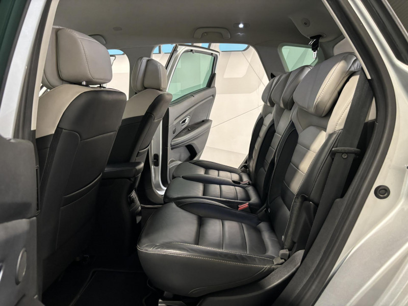 Photo 8 de l'offre de RENAULT SCENIC Blue dCi 150 Initiale Paris à 17490€ chez VL Auto