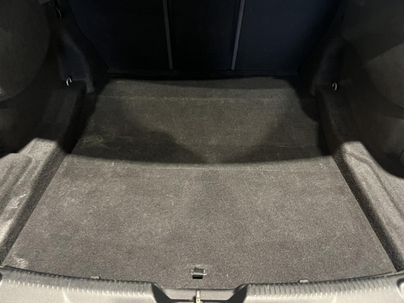 Photo 20 de l'offre de JAGUAR XE 2.0 D - 180 - BVA - AWD  R-Sport à 15990€ chez VL Auto