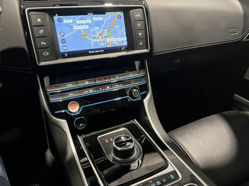 Photo 15 de l'offre de JAGUAR XE 2.0 D - 180 - BVA - AWD  R-Sport à 15990€ chez VL Auto