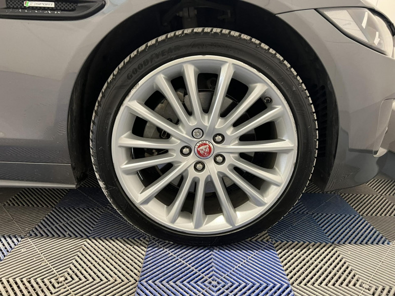 Photo 17 de l'offre de JAGUAR XE 2.0 D - 180 - BVA - AWD  R-Sport à 15990€ chez VL Auto