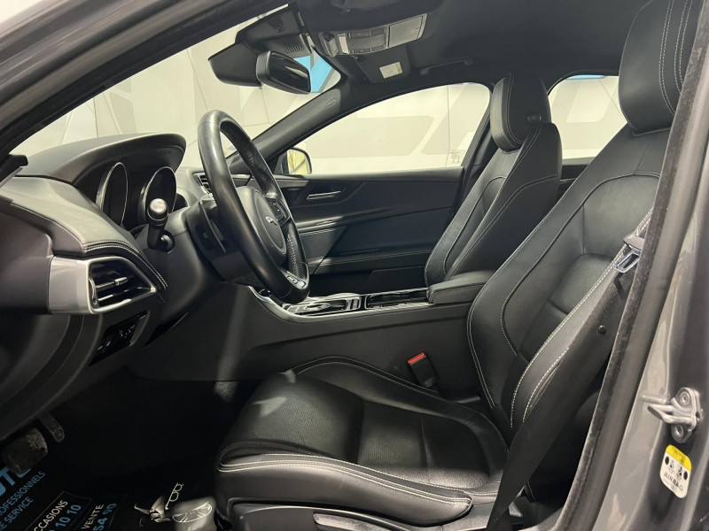 Photo 7 de l'offre de JAGUAR XE 2.0 D - 180 - BVA - AWD  R-Sport à 15990€ chez VL Auto