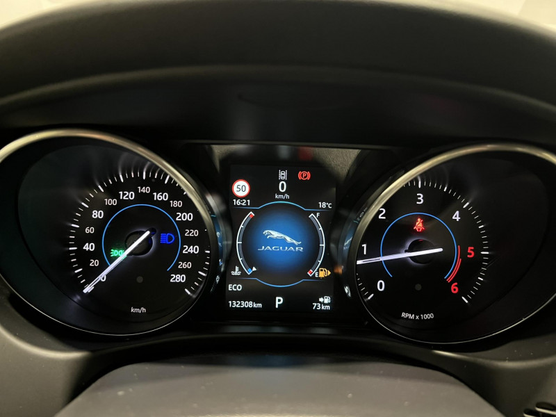 Photo 9 de l'offre de JAGUAR XE 2.0 D - 180 - BVA - AWD  R-Sport à 15990€ chez VL Auto