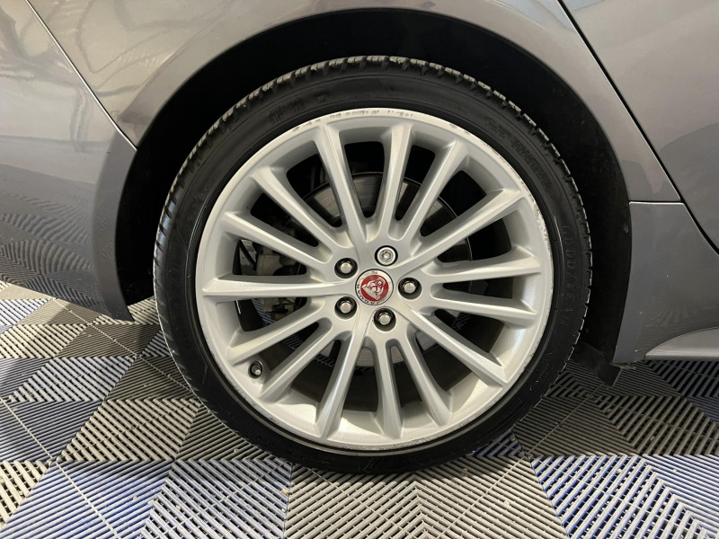 Photo 16 de l'offre de JAGUAR XE 2.0 D - 180 - BVA - AWD  R-Sport à 15990€ chez VL Auto