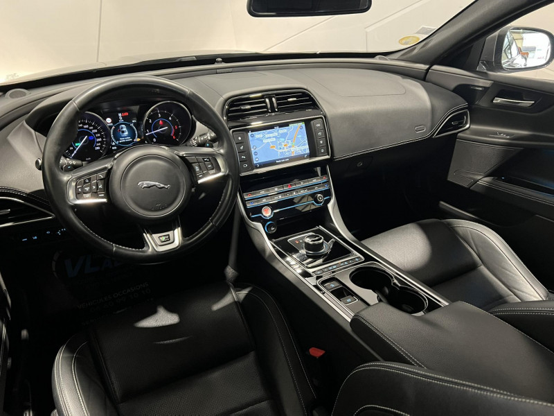 Photo 10 de l'offre de JAGUAR XE 2.0 D - 180 - BVA - AWD  R-Sport à 15990€ chez VL Auto