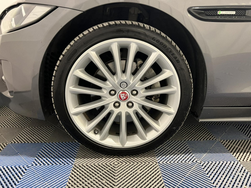 Photo 18 de l'offre de JAGUAR XE 2.0 D - 180 - BVA - AWD  R-Sport à 15990€ chez VL Auto