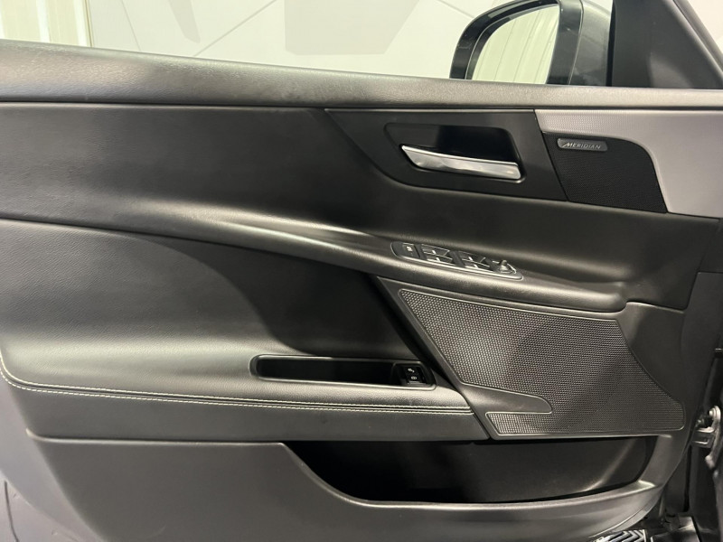 Photo 21 de l'offre de JAGUAR XE 2.0 D - 180 - BVA - AWD  R-Sport à 15990€ chez VL Auto
