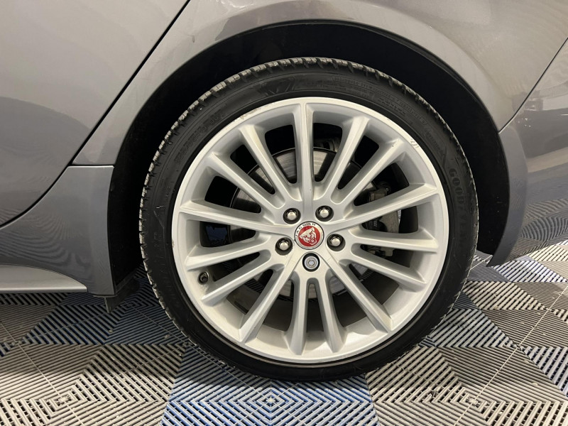 Photo 19 de l'offre de JAGUAR XE 2.0 D - 180 - BVA - AWD  R-Sport à 15990€ chez VL Auto