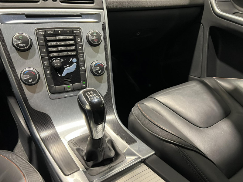 Photo 14 de l'offre de VOLVO XC60  D3 150 ch Ocean Race Edition à 16990€ chez VL Auto