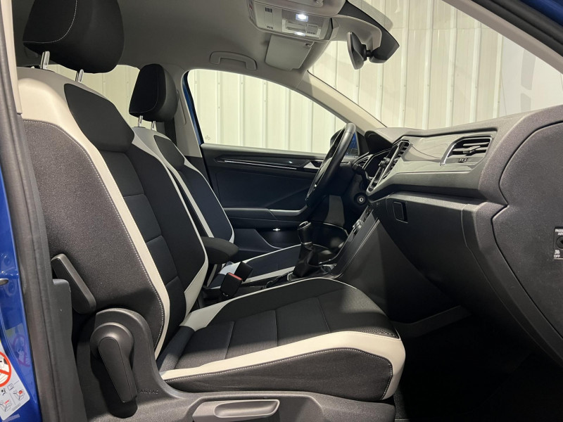 Photo 11 de l'offre de VOLKSWAGEN T-ROC 1.5 TSI 150 EVO Start/Stop BVM6 Carat à 21490€ chez VL Auto