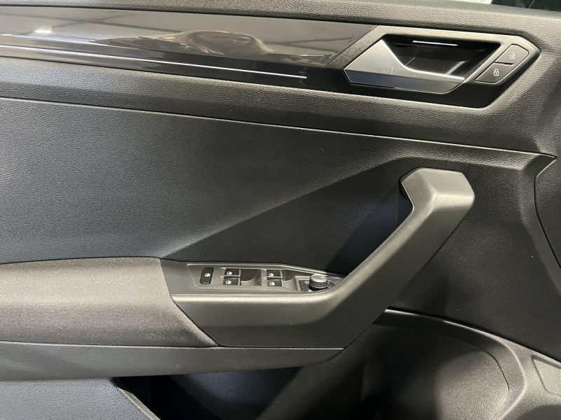 Photo 23 de l'offre de VOLKSWAGEN T-ROC 1.5 TSI 150 EVO Start/Stop BVM6 Carat à 21490€ chez VL Auto