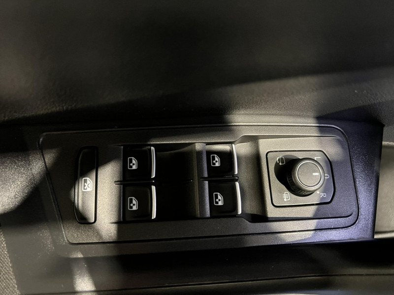 Photo 22 de l'offre de VOLKSWAGEN T-ROC 1.5 TSI 150 EVO Start/Stop BVM6 Carat à 21490€ chez VL Auto