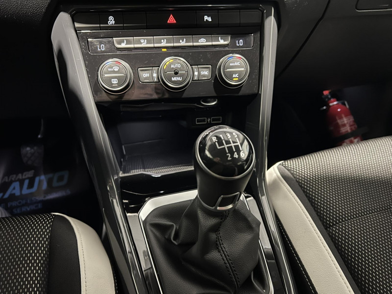 Photo 14 de l'offre de VOLKSWAGEN T-ROC 1.5 TSI 150 EVO Start/Stop BVM6 Carat à 21490€ chez VL Auto