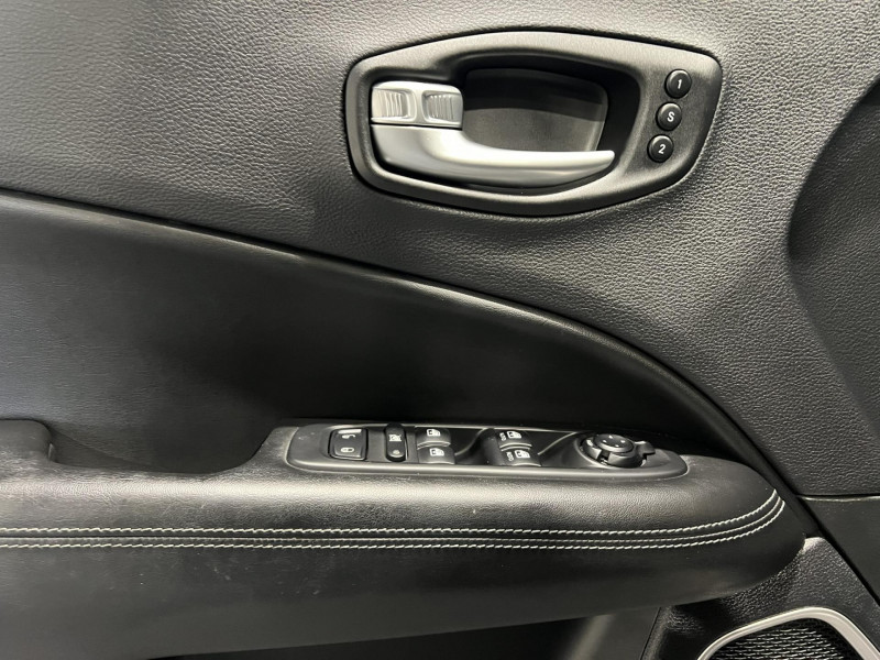 Photo 23 de l'offre de JEEP COMPASS 1.3 PHEV T4 240 ch 4xe eAWD S à 22490€ chez VL Auto