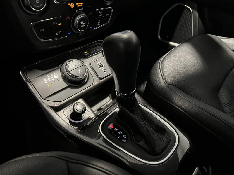 Photo 14 de l'offre de JEEP COMPASS 1.3 PHEV T4 240 ch 4xe eAWD S à 22490€ chez VL Auto