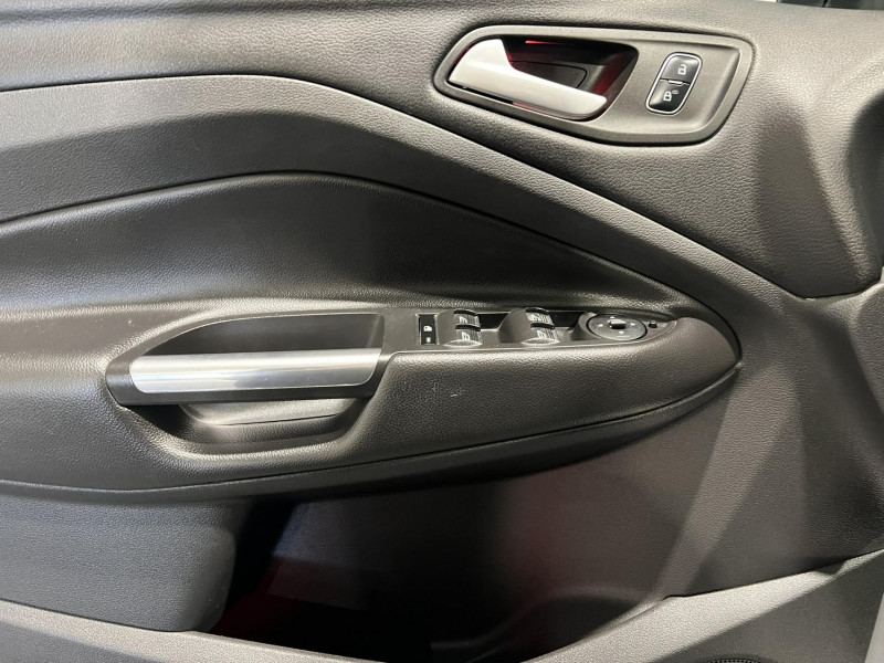 Photo 23 de l'offre de FORD KUGA 1.5 EcoBoost 120 S&S 4x2 BVM6 Titanium à 12490€ chez VL Auto