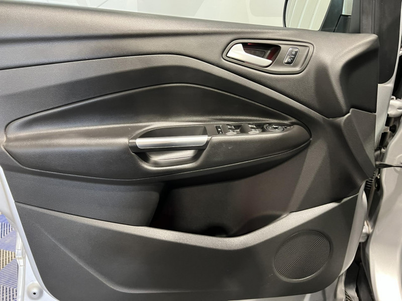 Photo 21 de l'offre de FORD KUGA 1.5 EcoBoost 120 S&S 4x2 BVM6 Titanium à 12490€ chez VL Auto