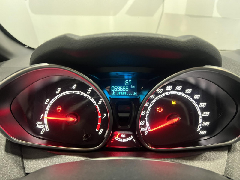 Photo 9 de l'offre de FORD FIESTA 1.6 EcoBoost 182 ST à 13990€ chez VL Auto