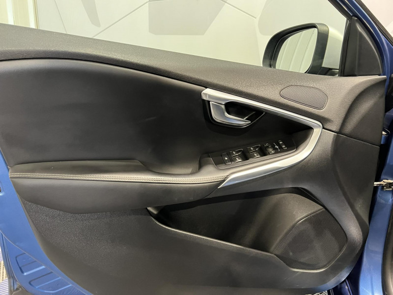 Photo 19 de l'offre de VOLVO V40  T2 122 ch R-DESIGN à 14990€ chez VL Auto