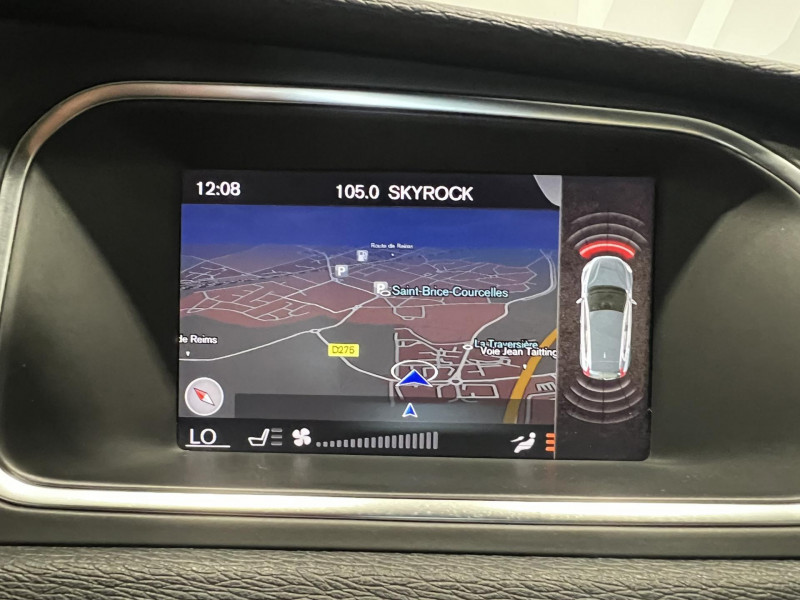 Photo 13 de l'offre de VOLVO V40  T2 122 ch R-DESIGN à 14990€ chez VL Auto