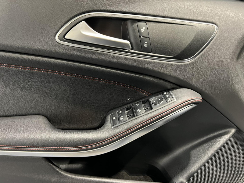 Photo 23 de l'offre de MERCEDES-BENZ CLASSE A 220 d 7G-DCT 4-Matic Fascination à 20490€ chez VL Auto