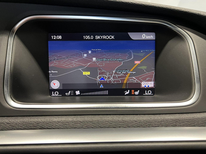 Photo 12 de l'offre de VOLVO V40  T2 122 ch R-DESIGN à 14990€ chez VL Auto