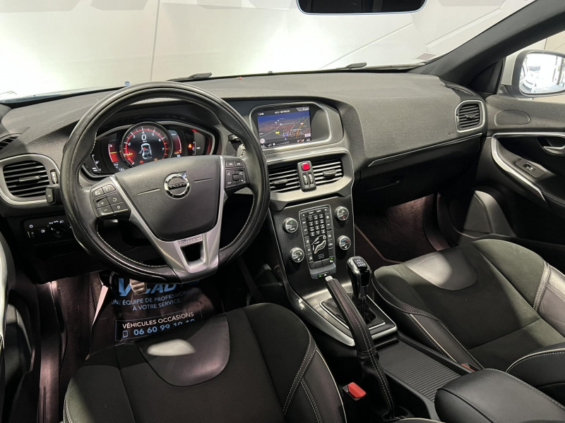 Photo 10 de l'offre de VOLVO V40  T2 122 ch R-DESIGN à 14990€ chez VL Auto