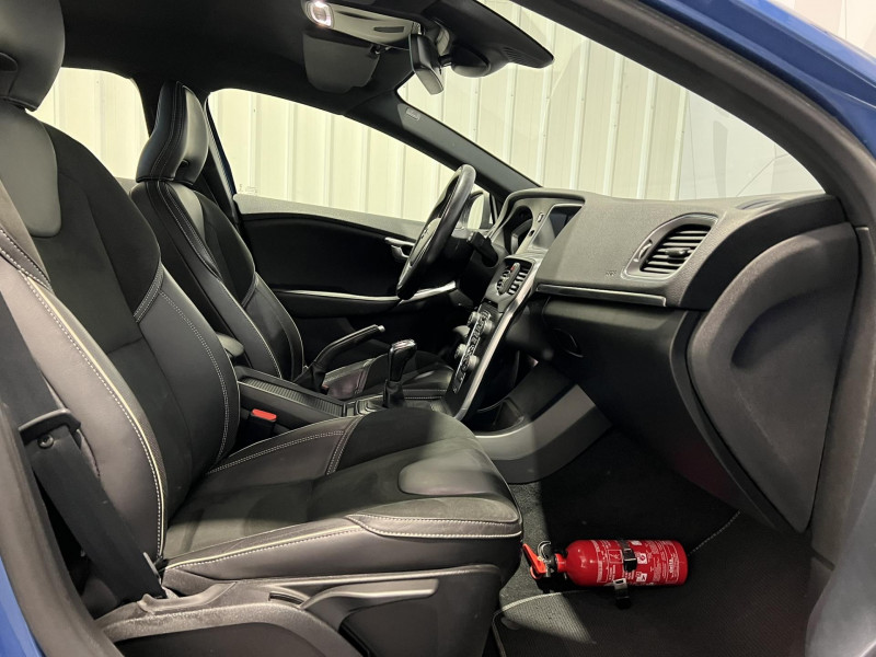 Photo 11 de l'offre de VOLVO V40  T2 122 ch R-DESIGN à 14990€ chez VL Auto