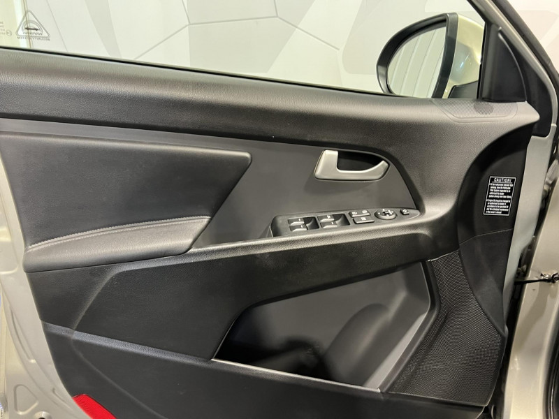 Photo 21 de l'offre de KIA SPORTAGE 1.7 CRDi 115 ISG 2WD Active à 11490€ chez VL Auto