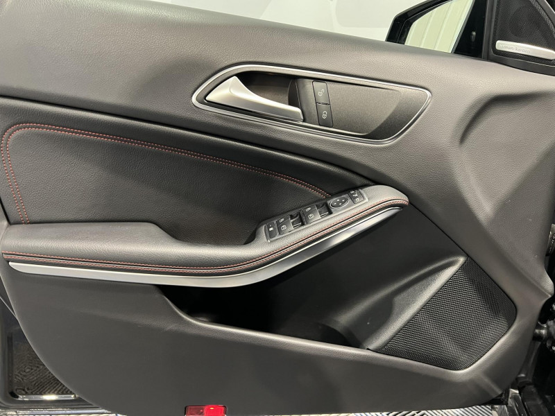 Photo 21 de l'offre de MERCEDES-BENZ CLASSE A 220 d 7G-DCT 4-Matic Fascination à 20490€ chez VL Auto