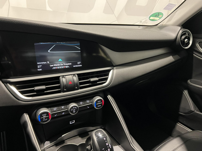 Photo 15 de l'offre de ALFA ROMEO GIULIA 2.0 TB 280 ch AT8 Q4 Veloce à 24990€ chez VL Auto
