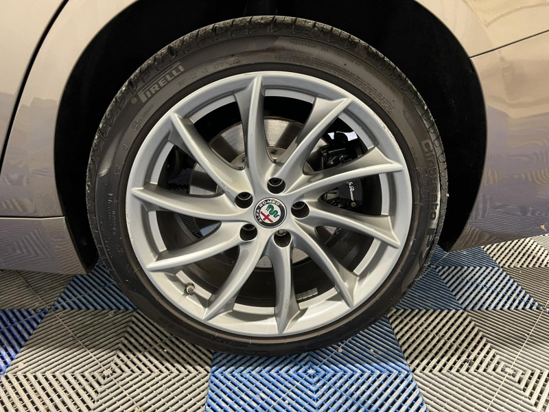 Photo 19 de l'offre de ALFA ROMEO GIULIA 2.0 TB 280 ch AT8 Q4 Veloce à 24990€ chez VL Auto