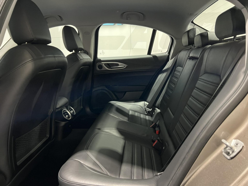 Photo 8 de l'offre de ALFA ROMEO GIULIA 2.0 TB 280 ch AT8 Q4 Veloce à 24990€ chez VL Auto