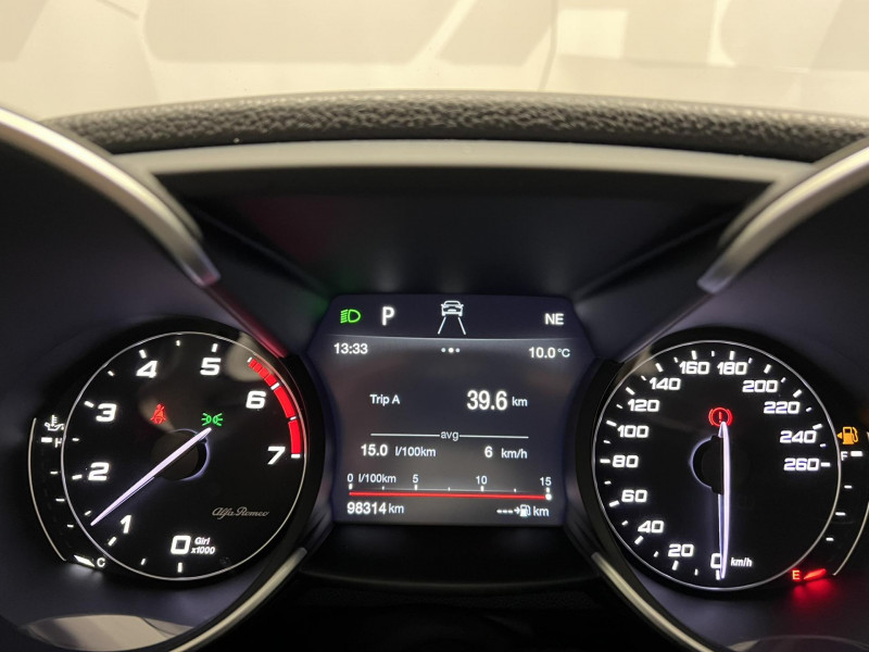 Photo 9 de l'offre de ALFA ROMEO GIULIA 2.0 TB 280 ch AT8 Q4 Veloce à 24990€ chez VL Auto