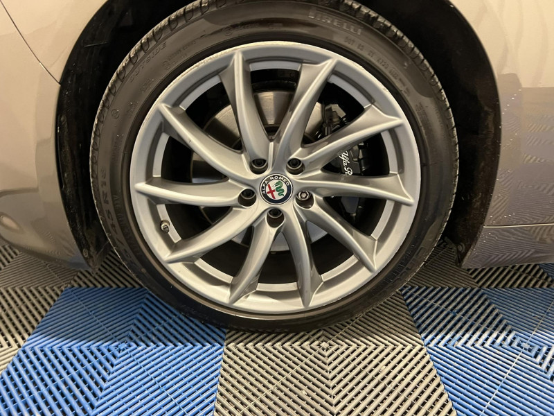 Photo 18 de l'offre de ALFA ROMEO GIULIA 2.0 TB 280 ch AT8 Q4 Veloce à 24990€ chez VL Auto