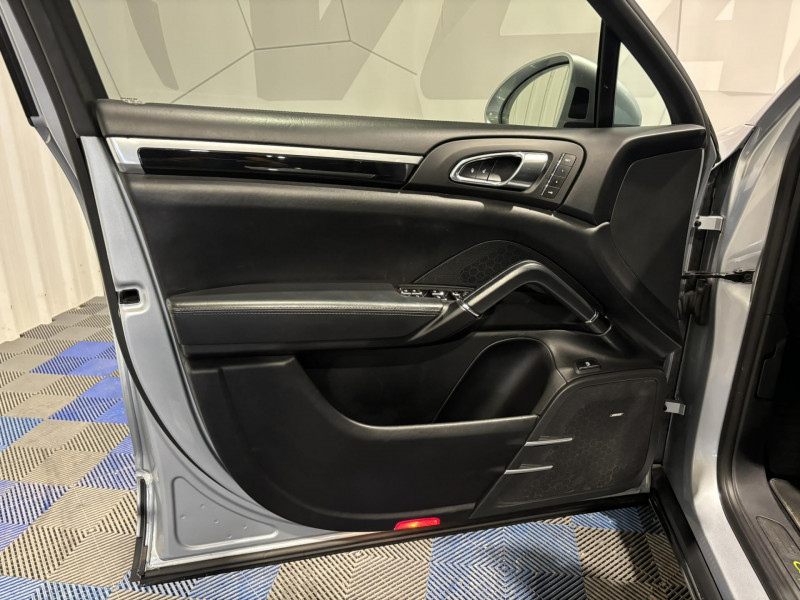 Photo 21 de l'offre de PORSCHE CAYENNE E-Hybrid V6 416 - BVA + options  à 35990€ chez VL Auto