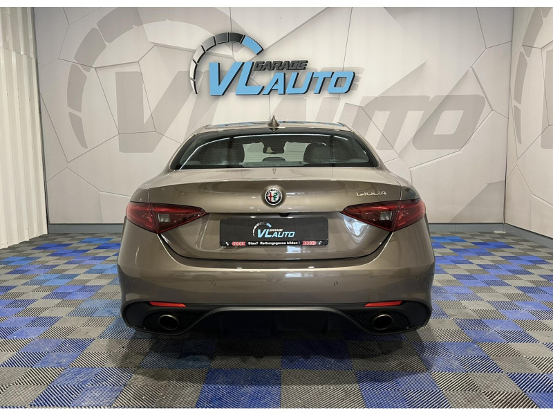 Photo 4 de l'offre de ALFA ROMEO GIULIA 2.0 TB 280 ch AT8 Q4 Veloce à 24990€ chez VL Auto