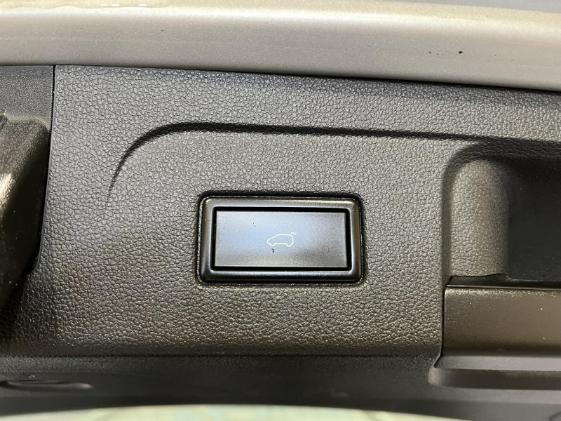 Photo 21 de l'offre de VOLKSWAGEN TOURAN 1.4 TSI 150 BMT DSG7 5pl Sound à 14990€ chez VL Auto