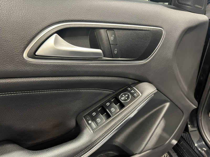Photo 12 de l'offre de MERCEDES-BENZ CLASSE A 200 Fascination à 17490€ chez VL Auto